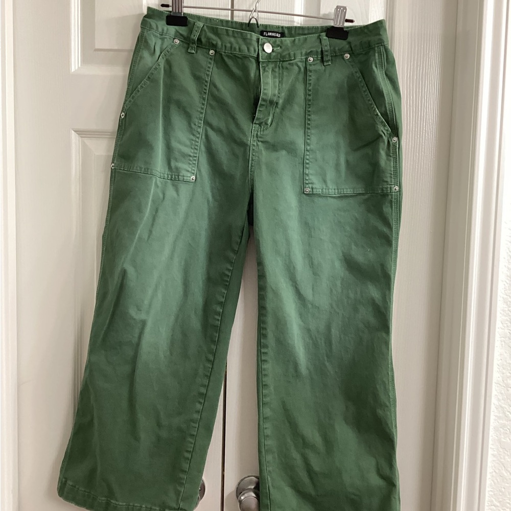 The most comfortable Green Ankle Cropped Pants EVER